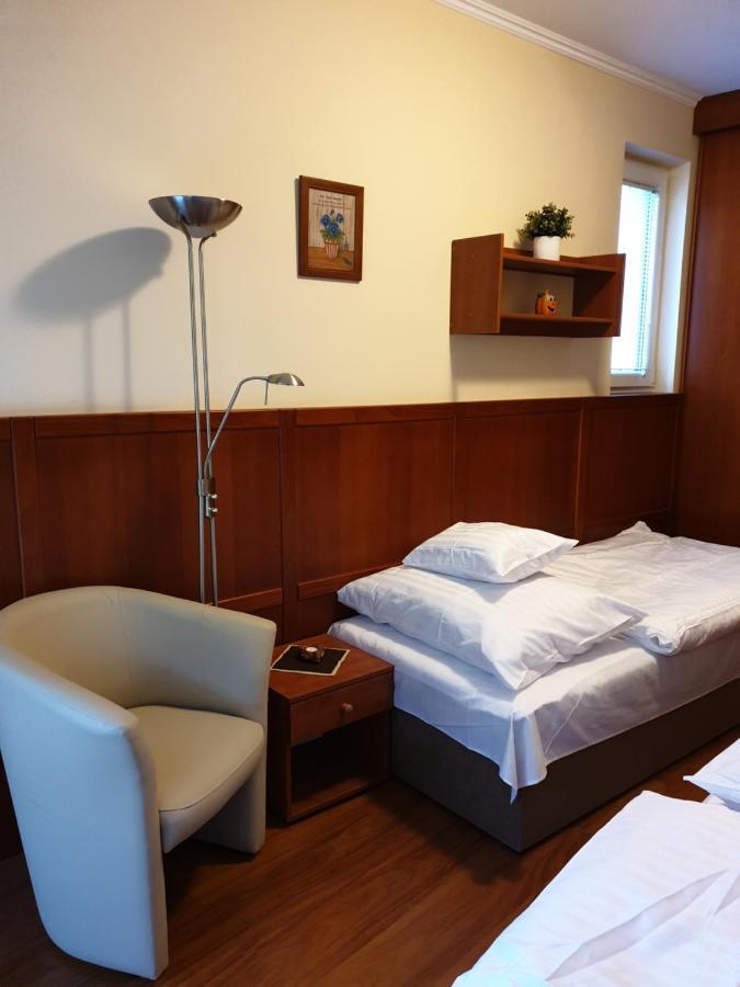 Beach Club Apartman Mosonmagyarovar Bagian luar foto