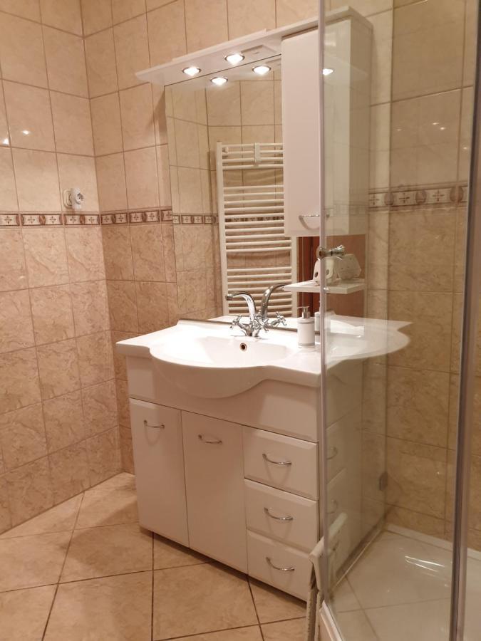 Beach Club Apartman Mosonmagyarovar Bagian luar foto