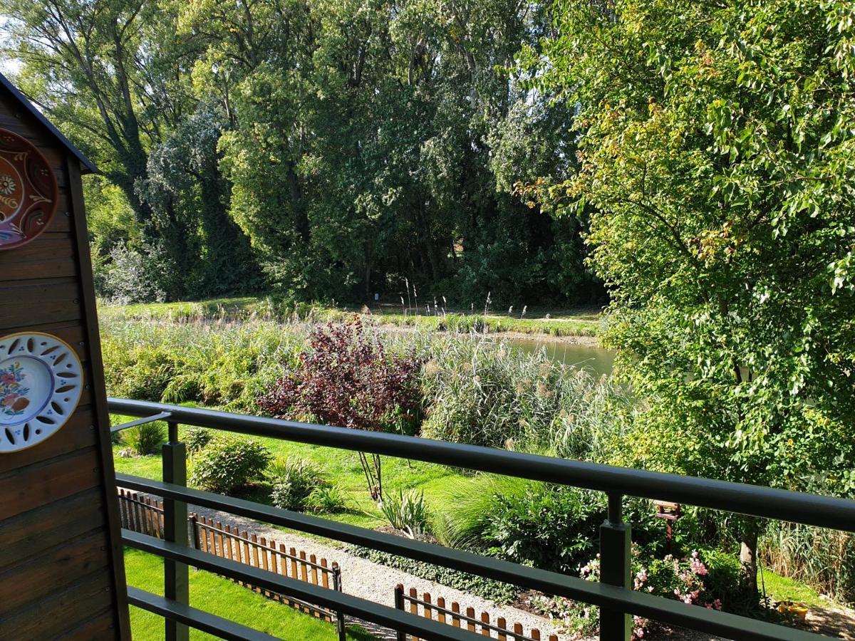 Beach Club Apartman Mosonmagyarovar Bagian luar foto